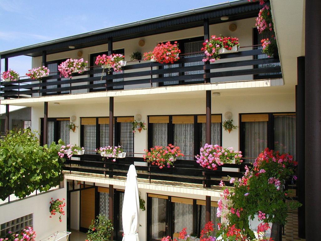 Rooms Vila Mautner Vodice Buitenkant foto