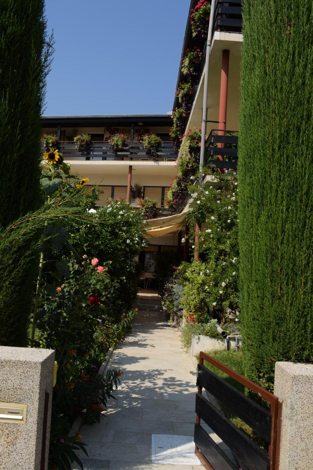 Rooms Vila Mautner Vodice Buitenkant foto