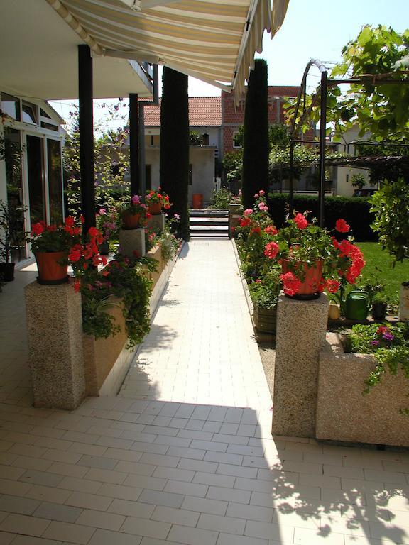 Rooms Vila Mautner Vodice Buitenkant foto