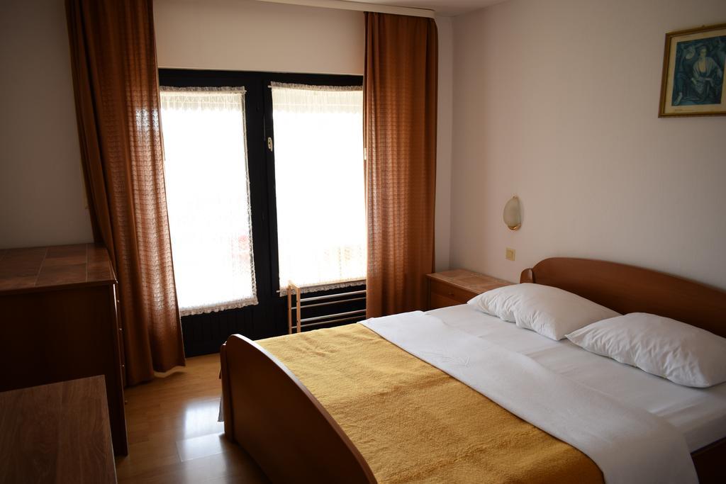 Rooms Vila Mautner Vodice Buitenkant foto