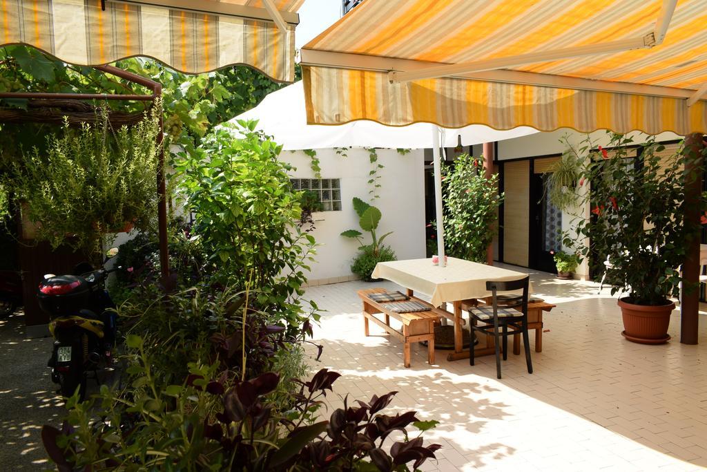Rooms Vila Mautner Vodice Buitenkant foto