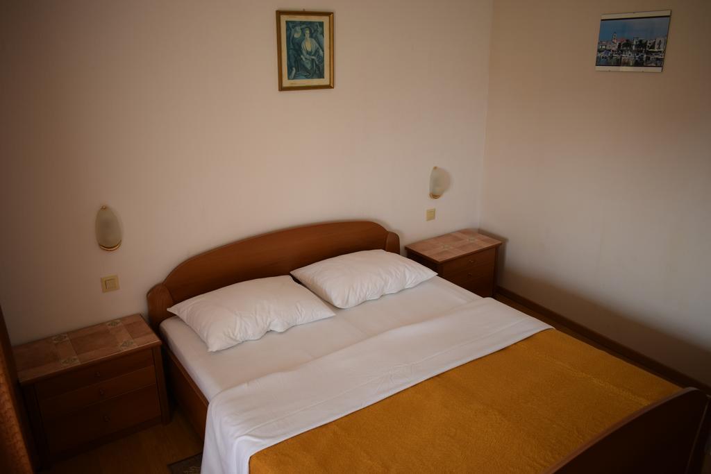 Rooms Vila Mautner Vodice Buitenkant foto