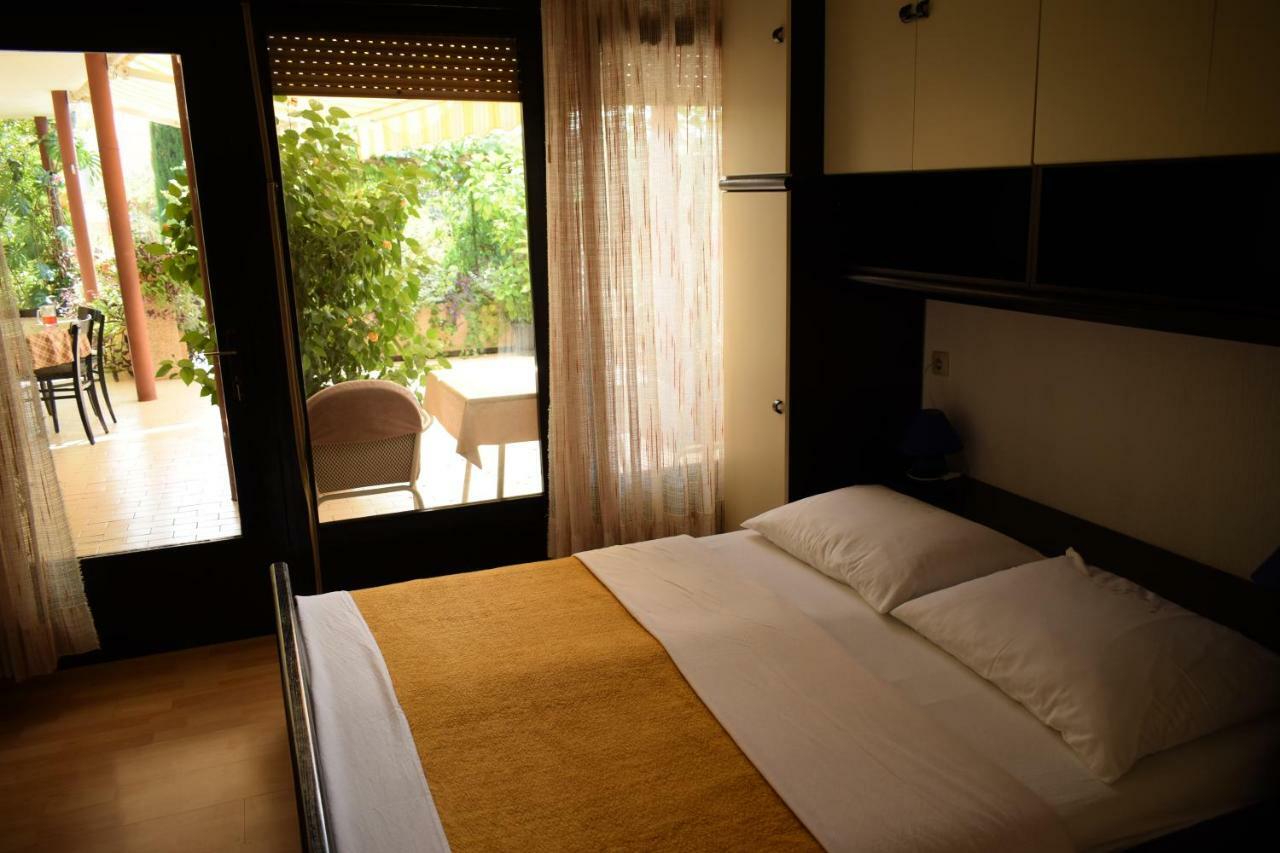 Rooms Vila Mautner Vodice Buitenkant foto